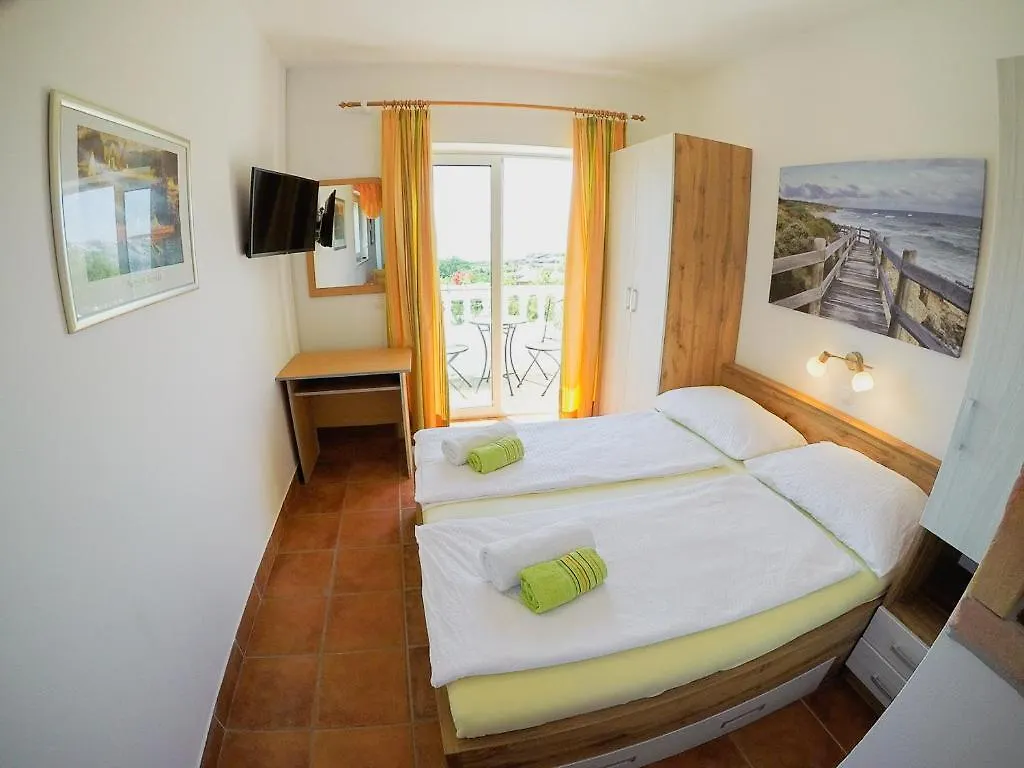 Apartements Magdalena 0*, Lopar