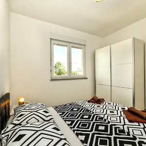 https://apartment-una-pula.in-istria.net